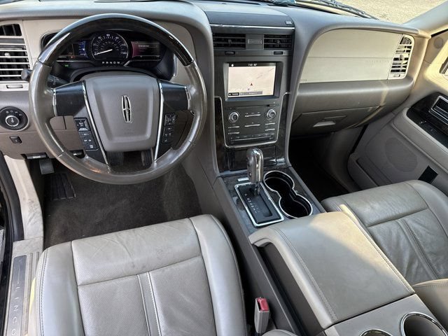 Used 2017 Lincoln Navigator Select RWD image 17