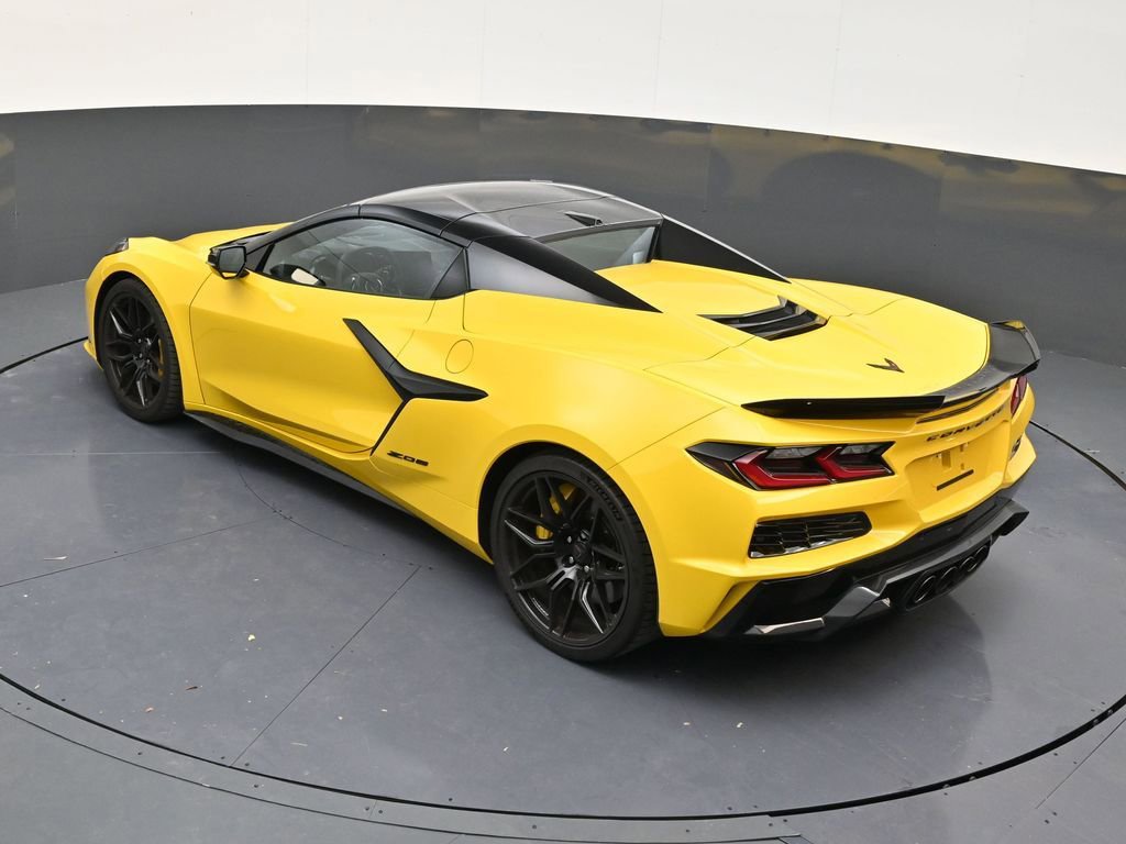 Used 2025 Chevrolet Corvette Z06 w/ Stealth Interior Trim Package RWD image 14
