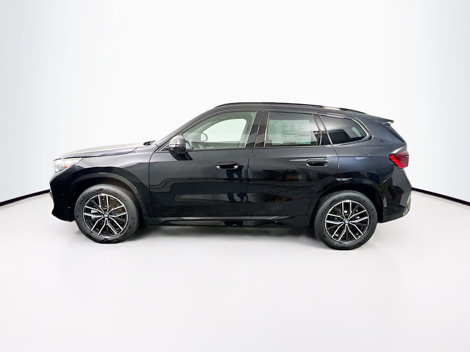 New 2025 BMW X1 xDrive28i w/ M Sport Package AWD/4WD image 4
