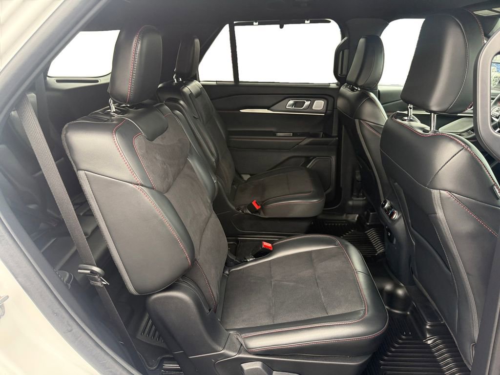 Used 2025 Ford Explorer ST image 18