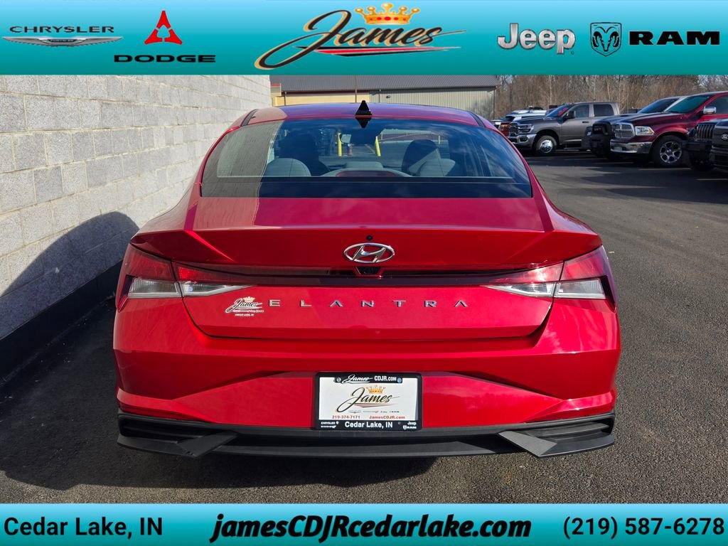 Used 2023 Hyundai Elantra SEL w/ Cargo Package FWD image 4
