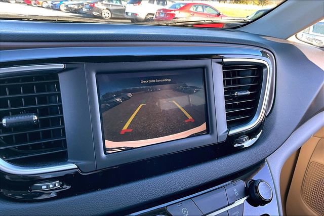 Used 2024 Chrysler Voyager LX image 15