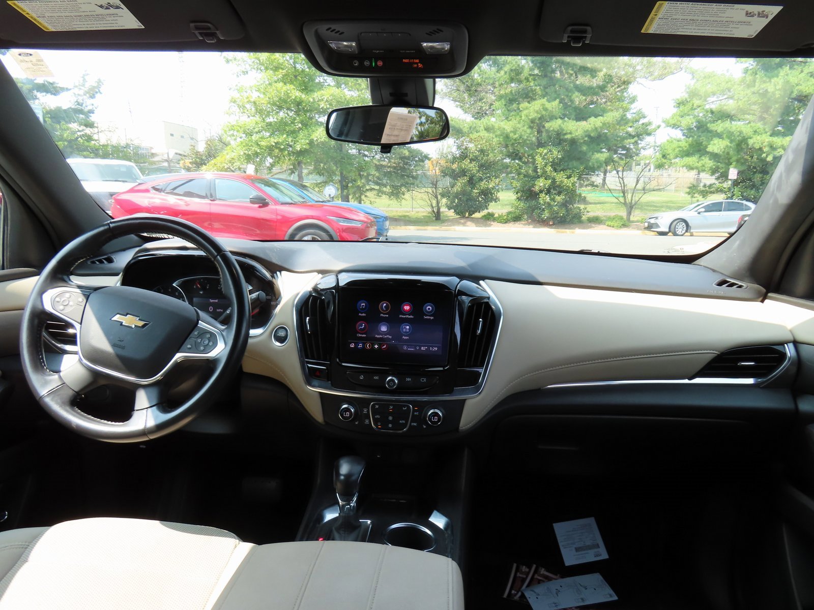 Used 2022 Chevrolet Traverse LT image 16