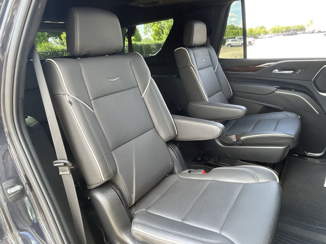 Used 2023 Cadillac Escalade Premium Luxury w/ Performance Package AWD/4WD image 15