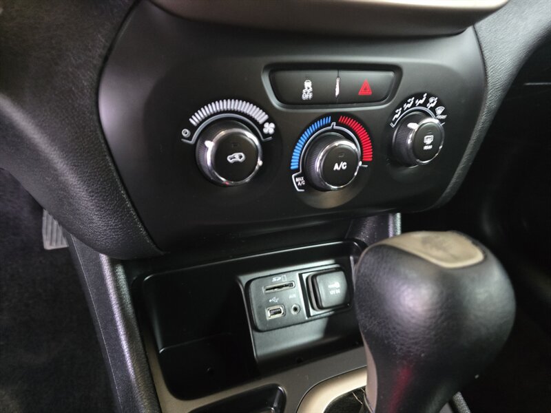 Used 2016 Jeep Cherokee Sport FWD image 22