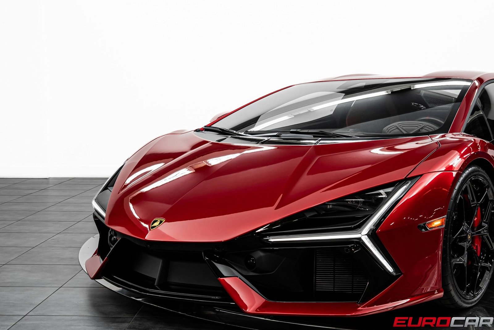 Used 2025 Lamborghini Revuelto image 15