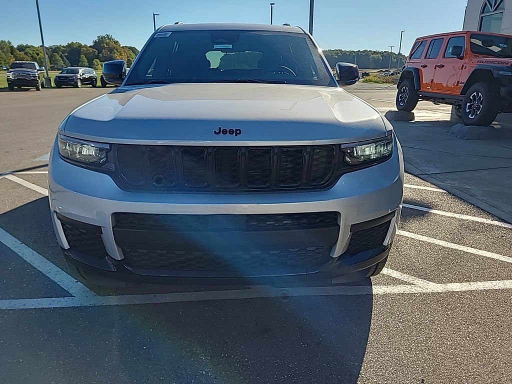 New 2025 Jeep Grand Cherokee L Altitude image 3