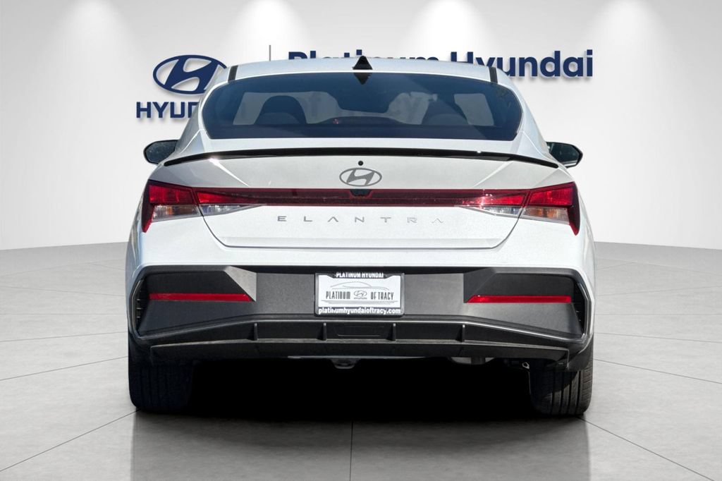 Used 2025 Hyundai Elantra Sport FWD image 5