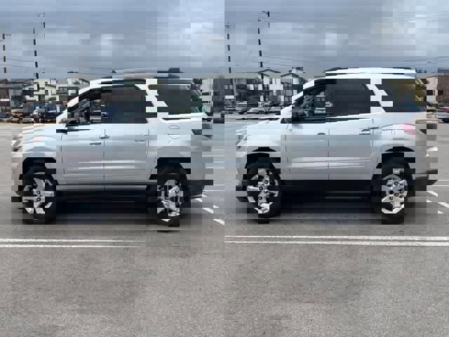 Used 2014 GMC Acadia SLE image 2