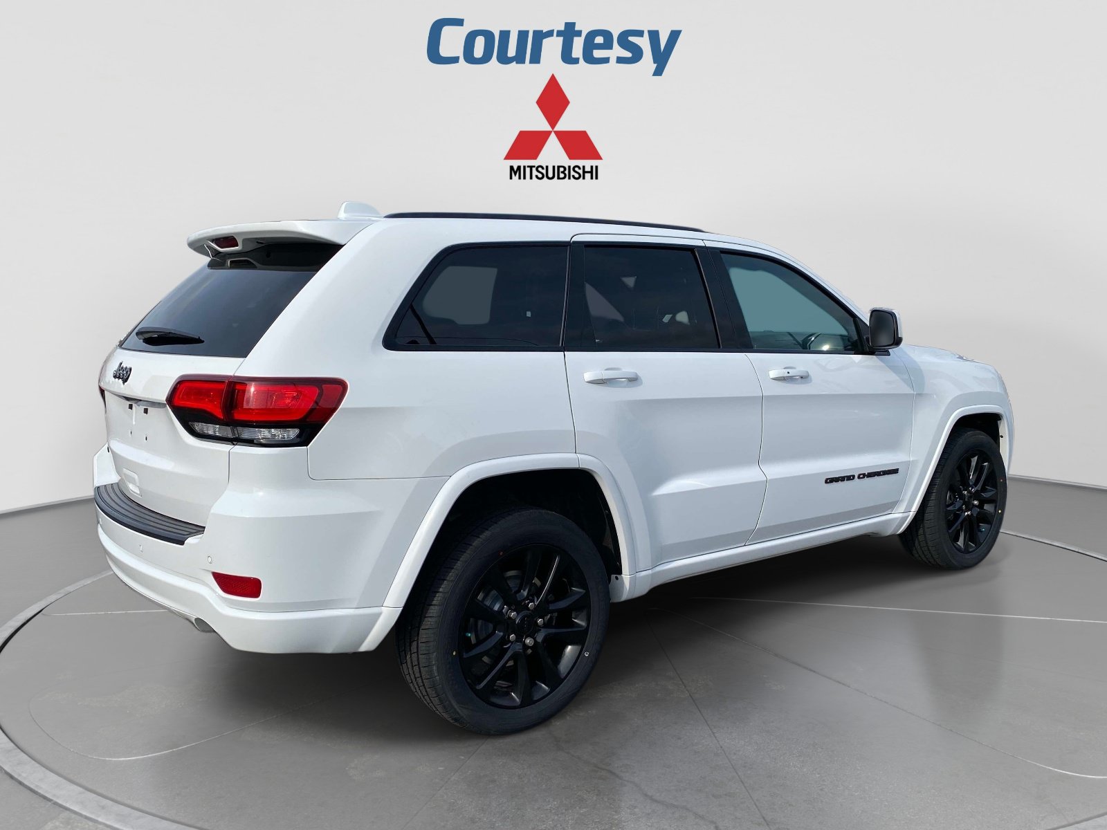 Used 2020 Jeep Grand Cherokee Altitude AWD/4WD image 7