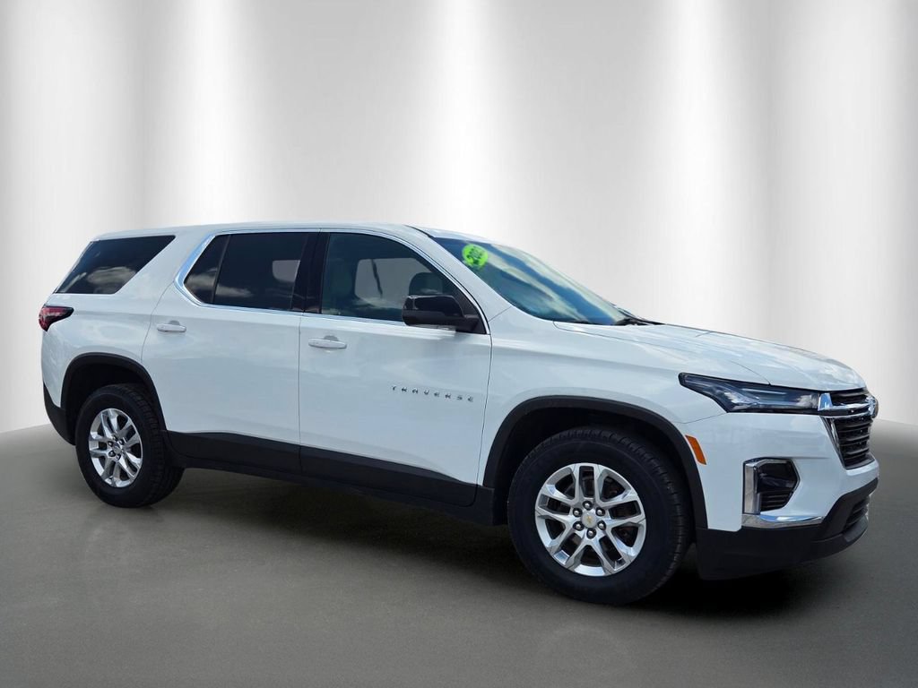 Used 2023 Chevrolet Traverse LS FWD image 2