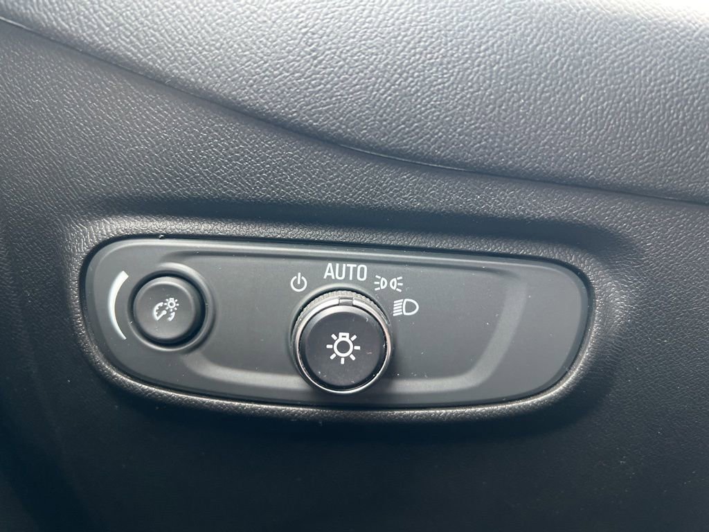 Used 2020 Chevrolet Equinox LS w/ LS Convenience Package image 15