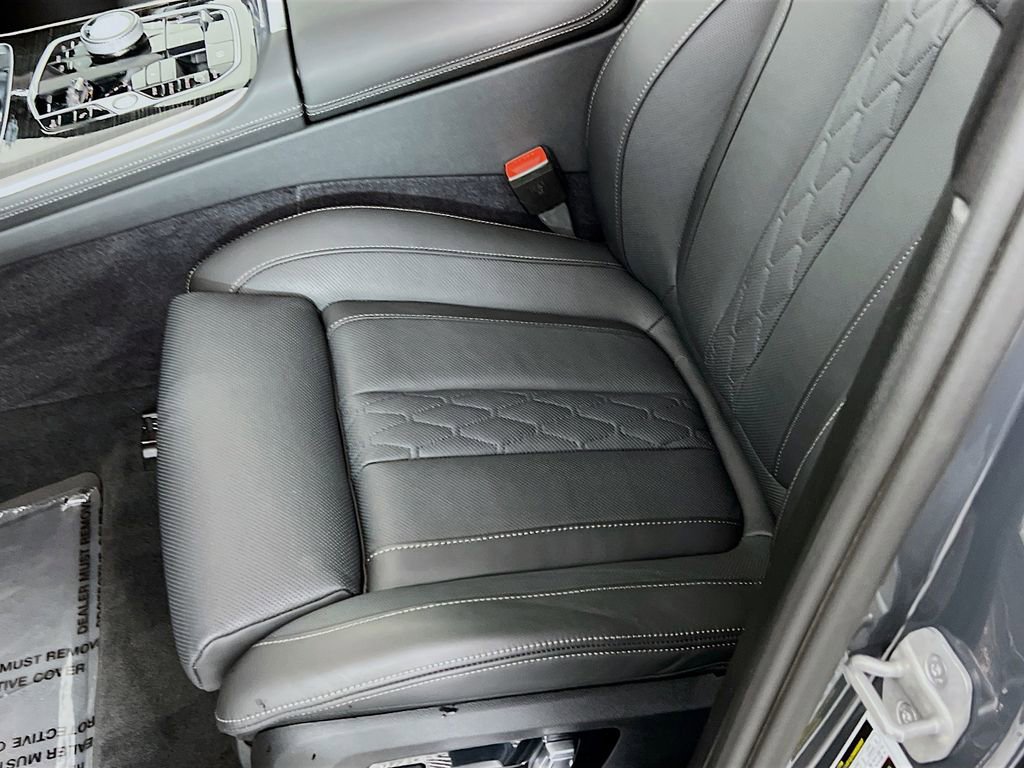 Used 2025 BMW X7 M60i image 20