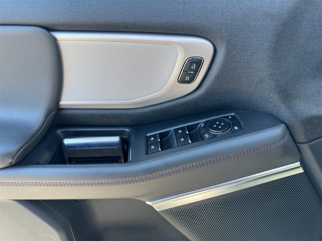 Used 2025 Ford Expedition Active image 20