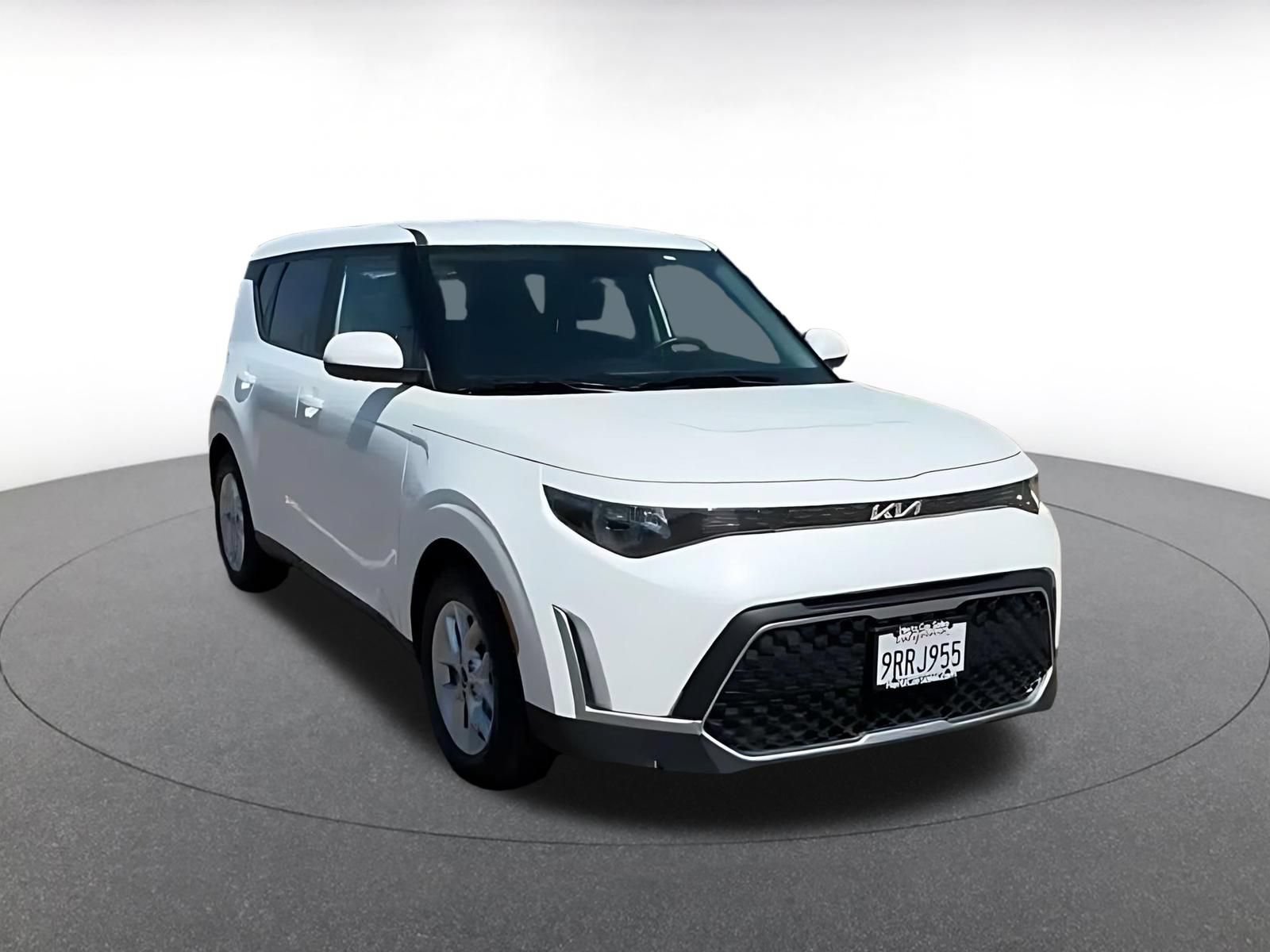 Used 2025 Kia Soul LX w/ LX Technology Package FWD image 3