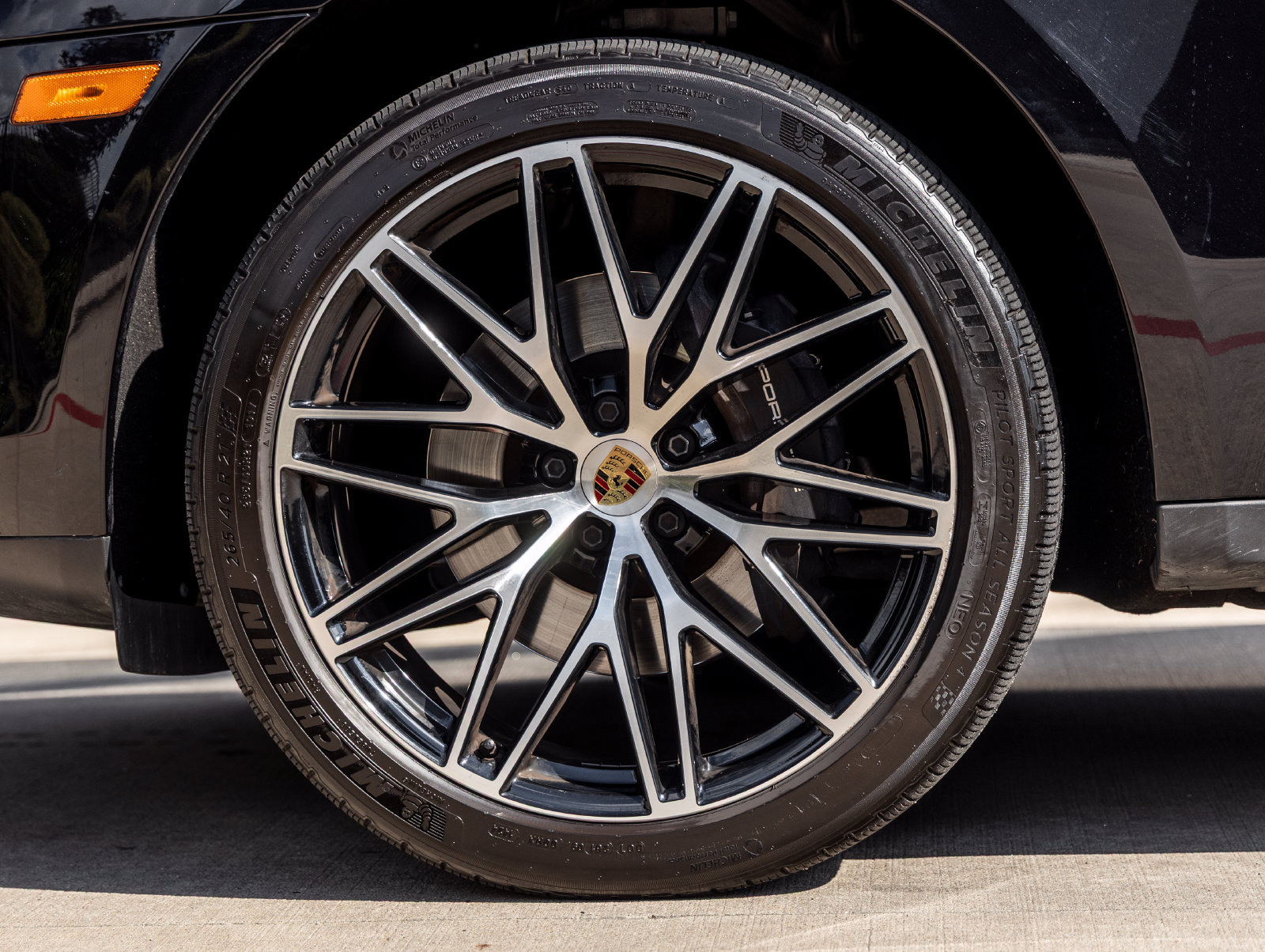 Used 2024 Porsche Macan AWD/4WD image 15