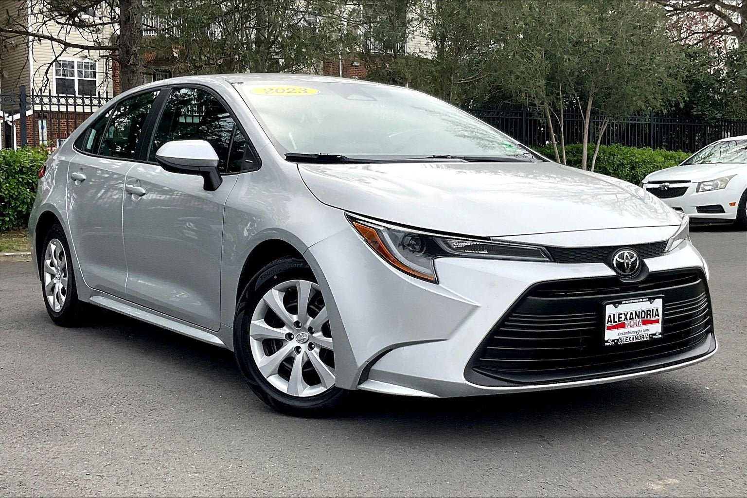 Used 2023 Toyota Corolla LE FWD image 2