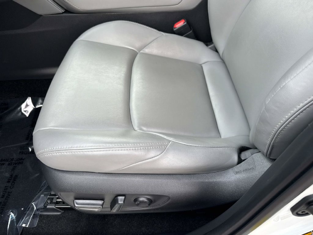 Used 2023 Toyota Venza XLE AWD/4WD image 16