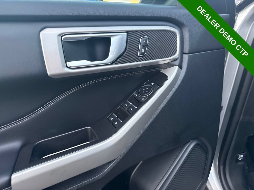 Used 2023 Ford Explorer XLT AWD/4WD image 27