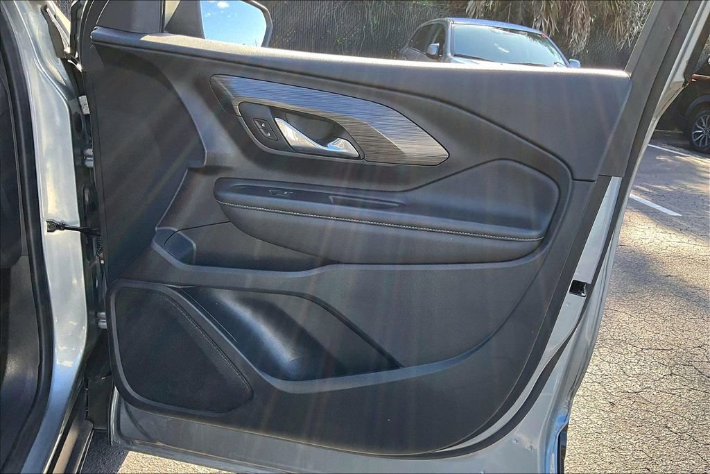 Used 2023 GMC Terrain SLT image 27