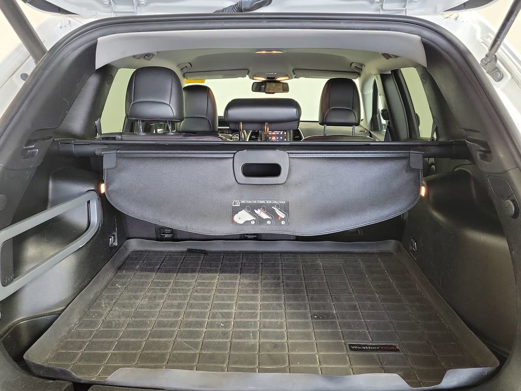 Used 2017 Jeep Cherokee Trailhawk AWD/4WD image 25