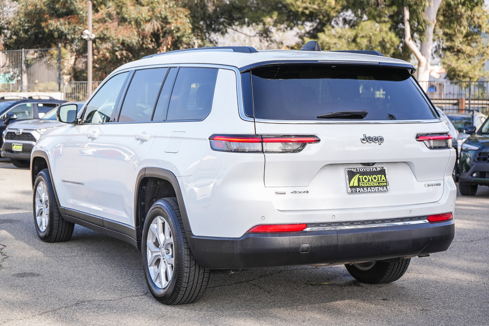 Used 2023 Jeep Grand Cherokee L Limited image 8