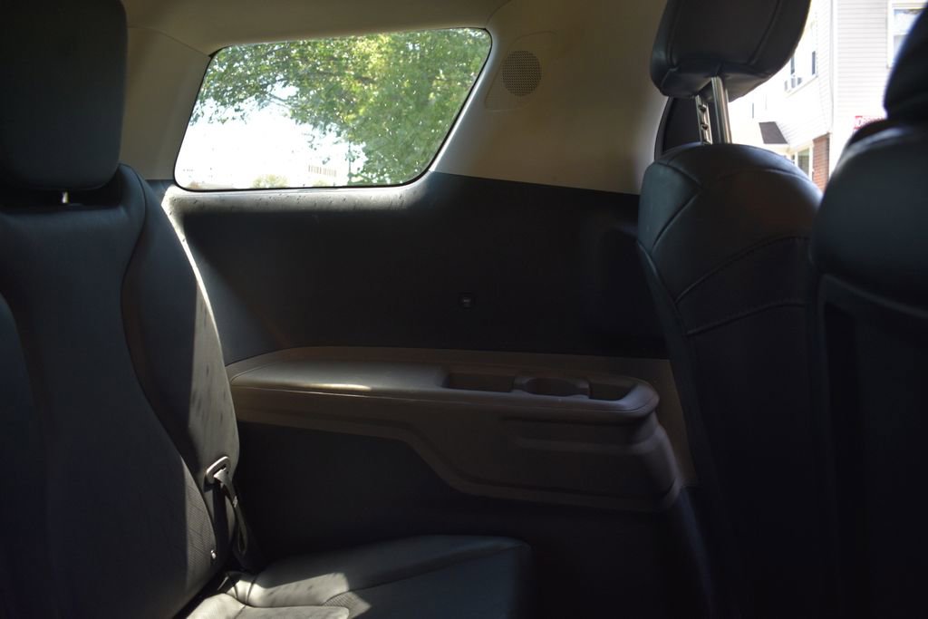 Used 2025 Kia Carnival FWD image 34