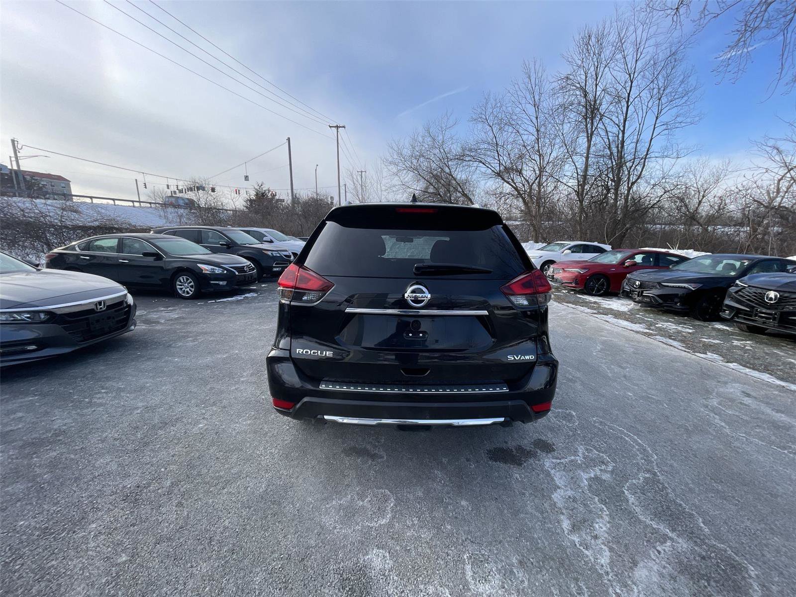 Used 2018 Nissan Rogue SV w/ Premium Package image 30