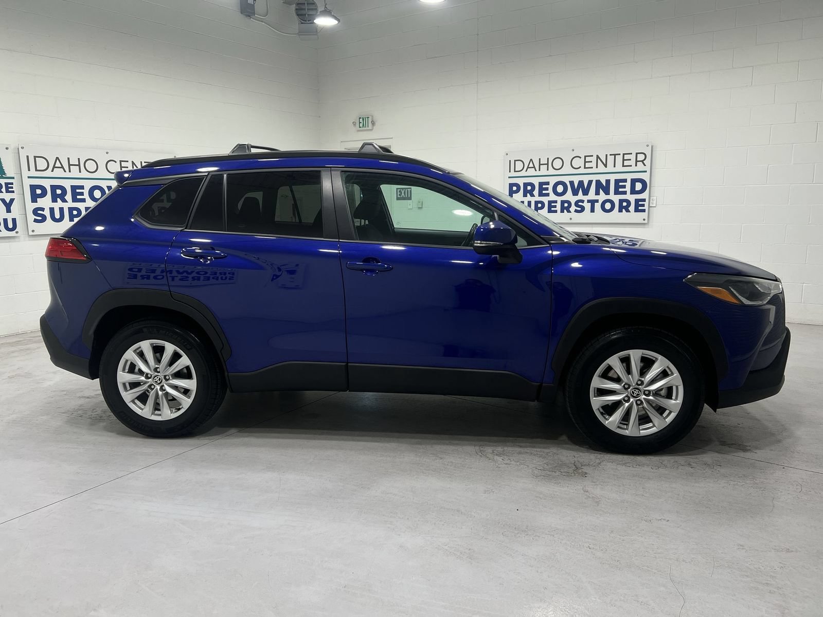 Used 2024 Toyota Corolla Cross LE w/ Moonroof Package AWD/4WD image 9