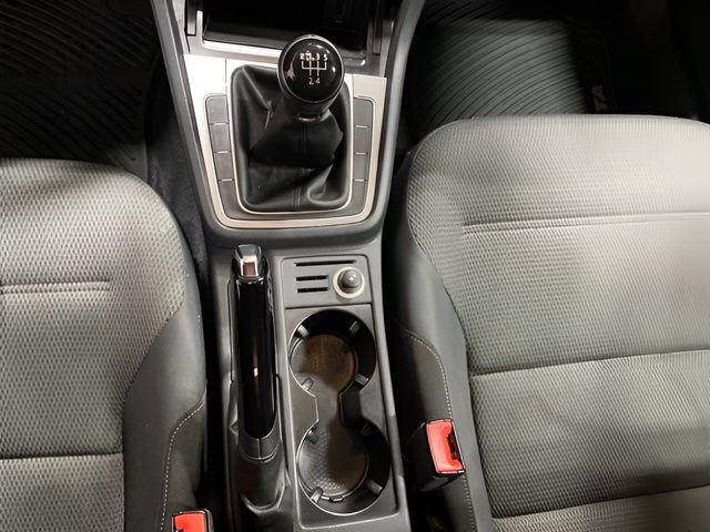 Used 2016 Volkswagen Golf S FWD image 17
