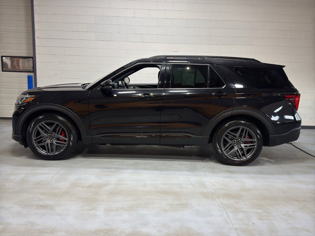 Used 2025 Ford Explorer ST image 2