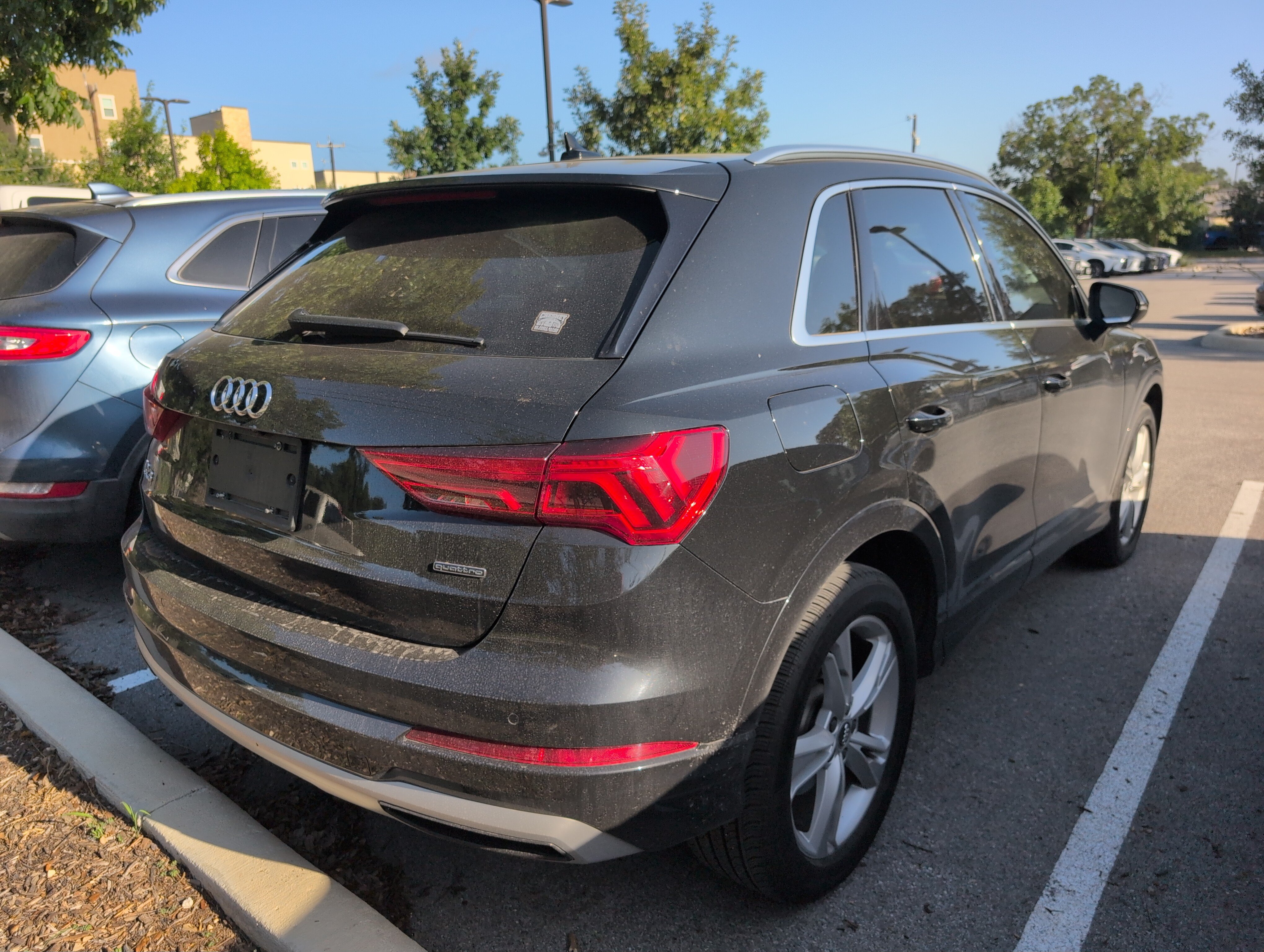 Used 2020 Audi Q3 2.0T Premium w/ Convenience Package AWD/4WD image 3