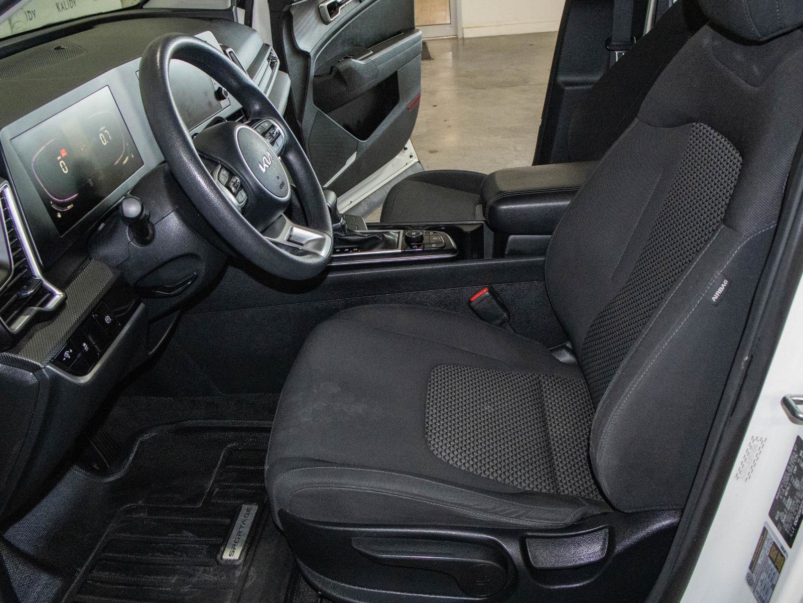 Used 2023 Kia Sportage LX image 7