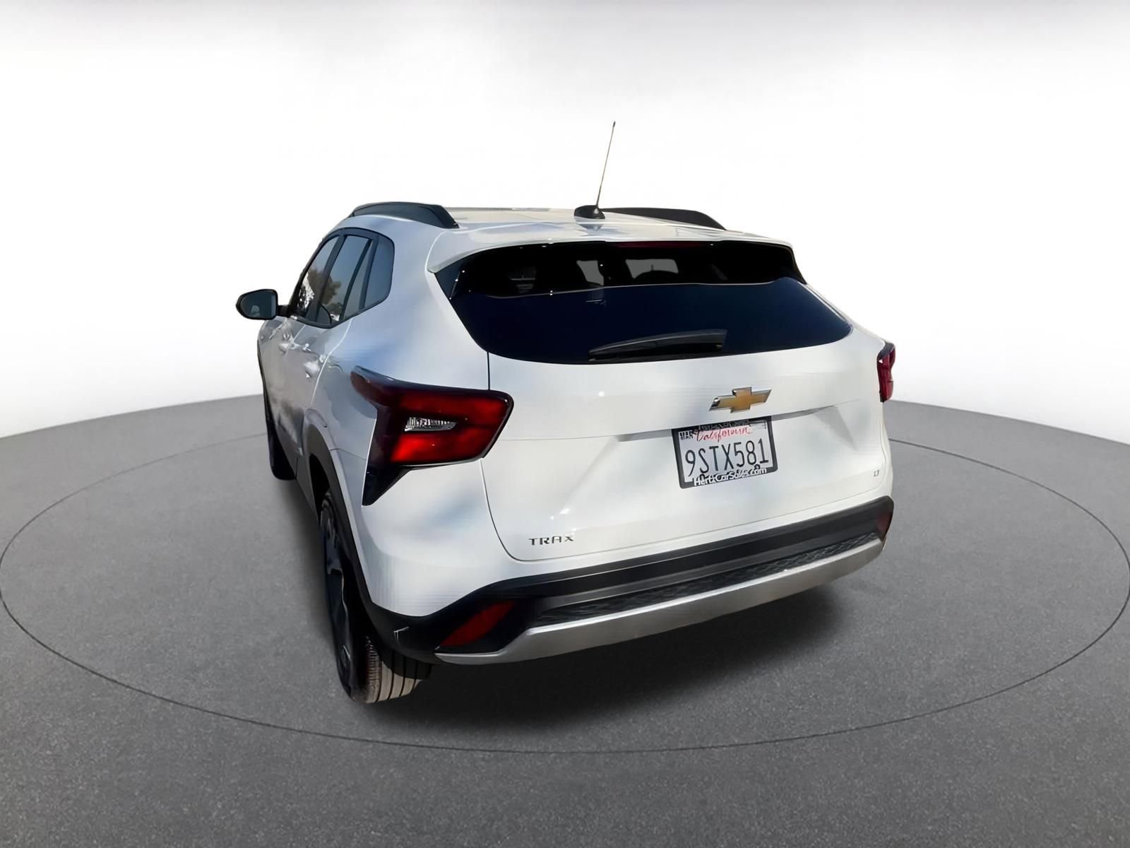 Used 2025 Chevrolet Trax LT w/ LT Convenience Package image 11