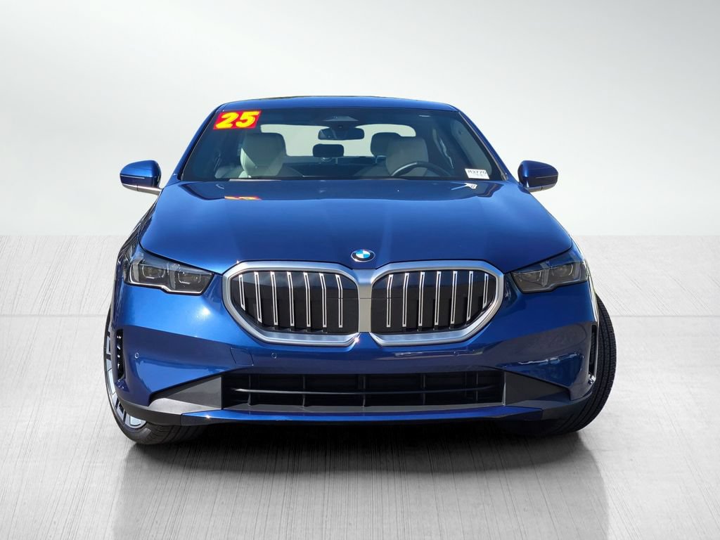 Used 2025 BMW 530i RWD image 2