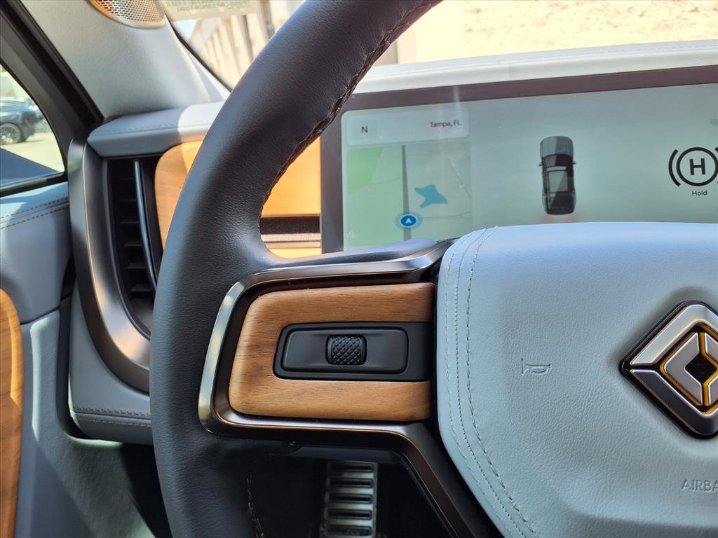 Used 2025 Rivian R1S Premium AWD/4WD image 28