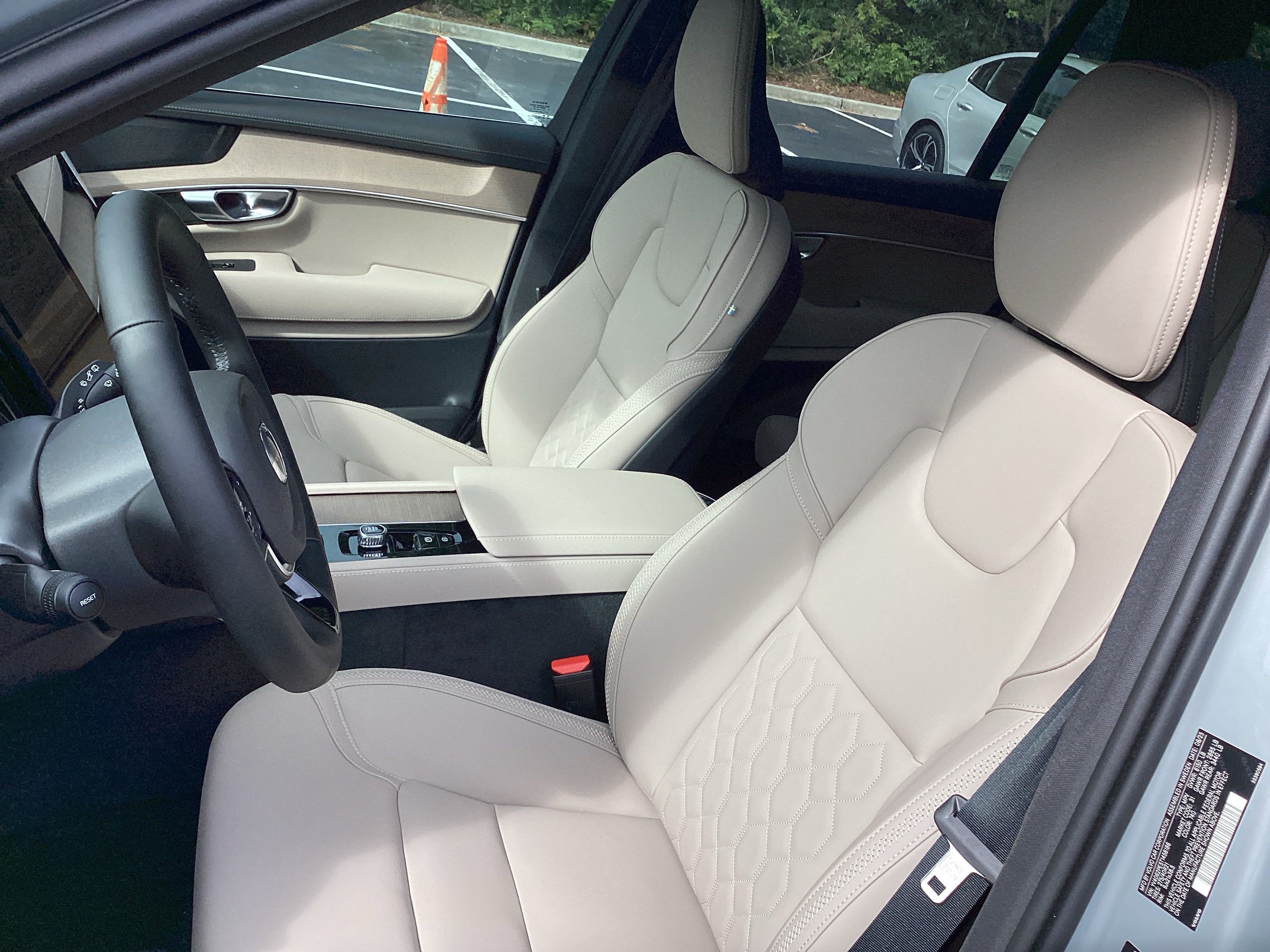 Certified 2026 Volvo XC90 B6 Plus w/ Protection Package Premier AWD/4WD image 9