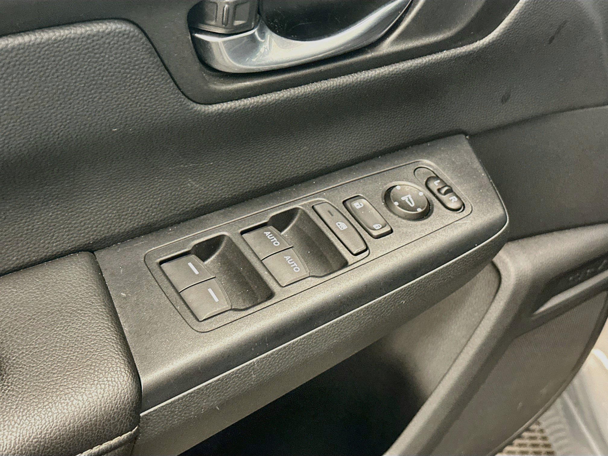 Used 2025 Honda CR-V EX image 15