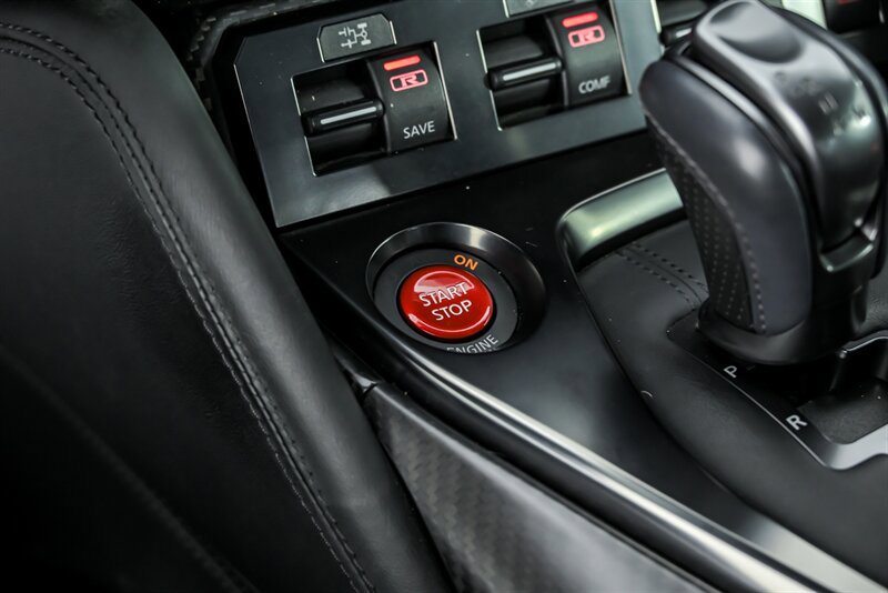 Used 2020 Nissan GT-R Premium AWD/4WD image 36