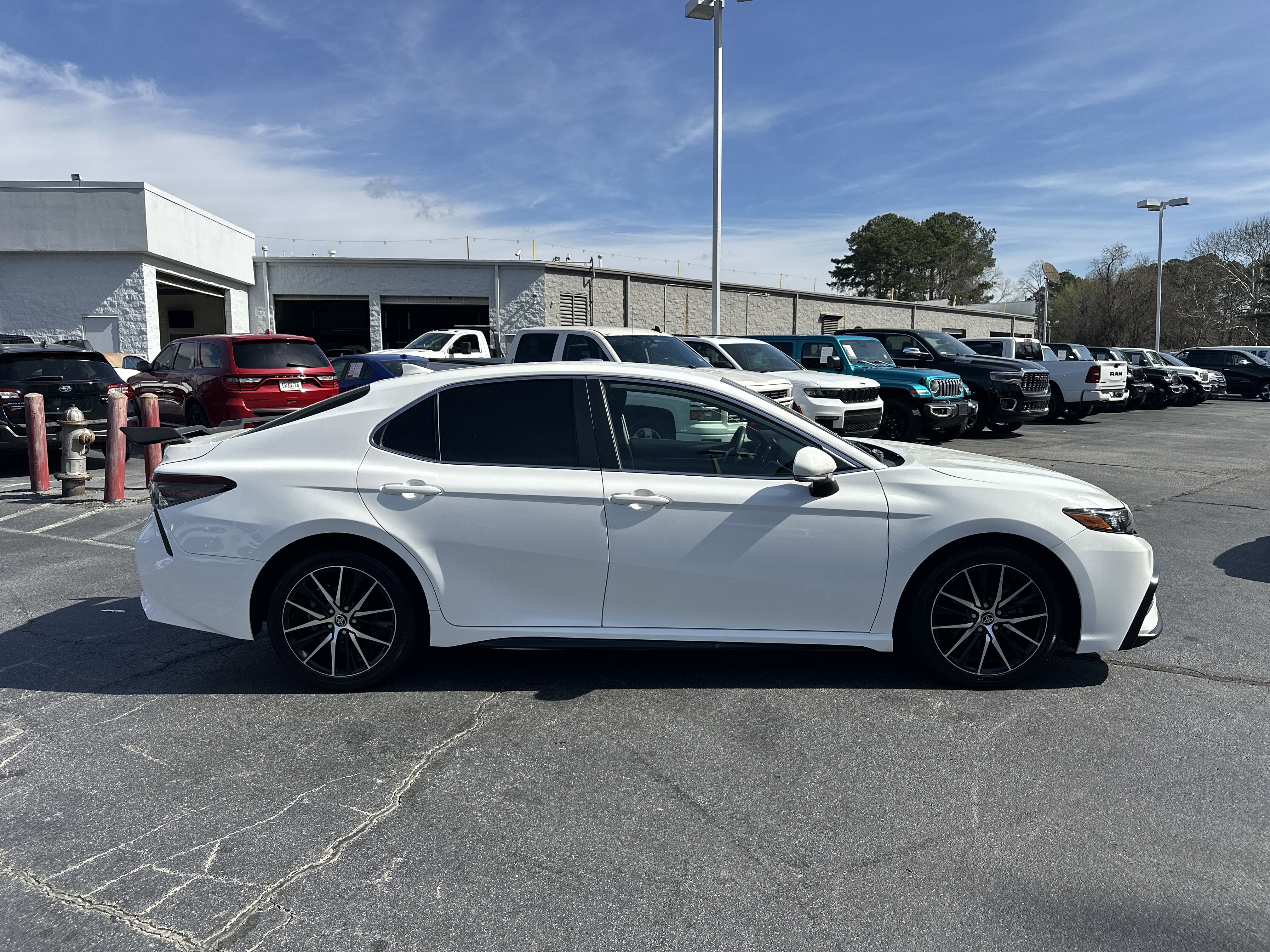 Used 2022 Toyota Camry SE FWD image 10