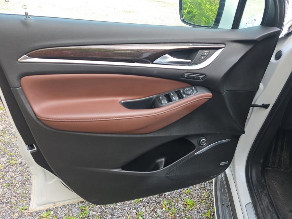 Used 2021 Buick Enclave Avenir w/ Avenir Technology Package AWD/4WD image 13