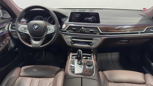 Used 2019 BMW 750i w/ Autobahn Package RWD image 19