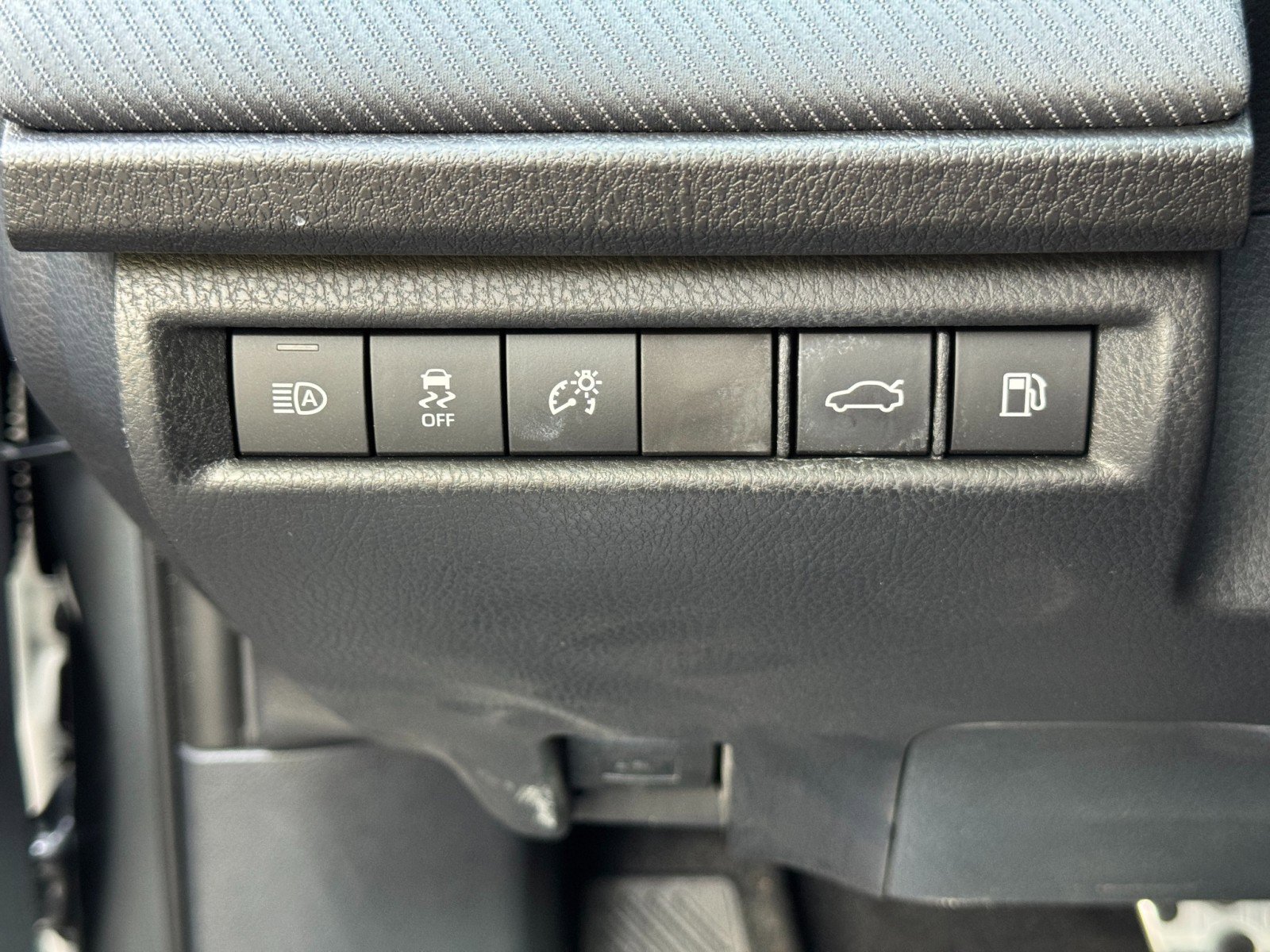 Used 2025 Toyota Camry SE w/ Convenience Package image 15