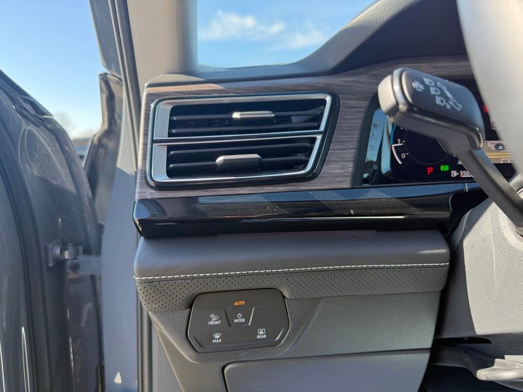 Used 2025 Volkswagen Atlas SEL image 21