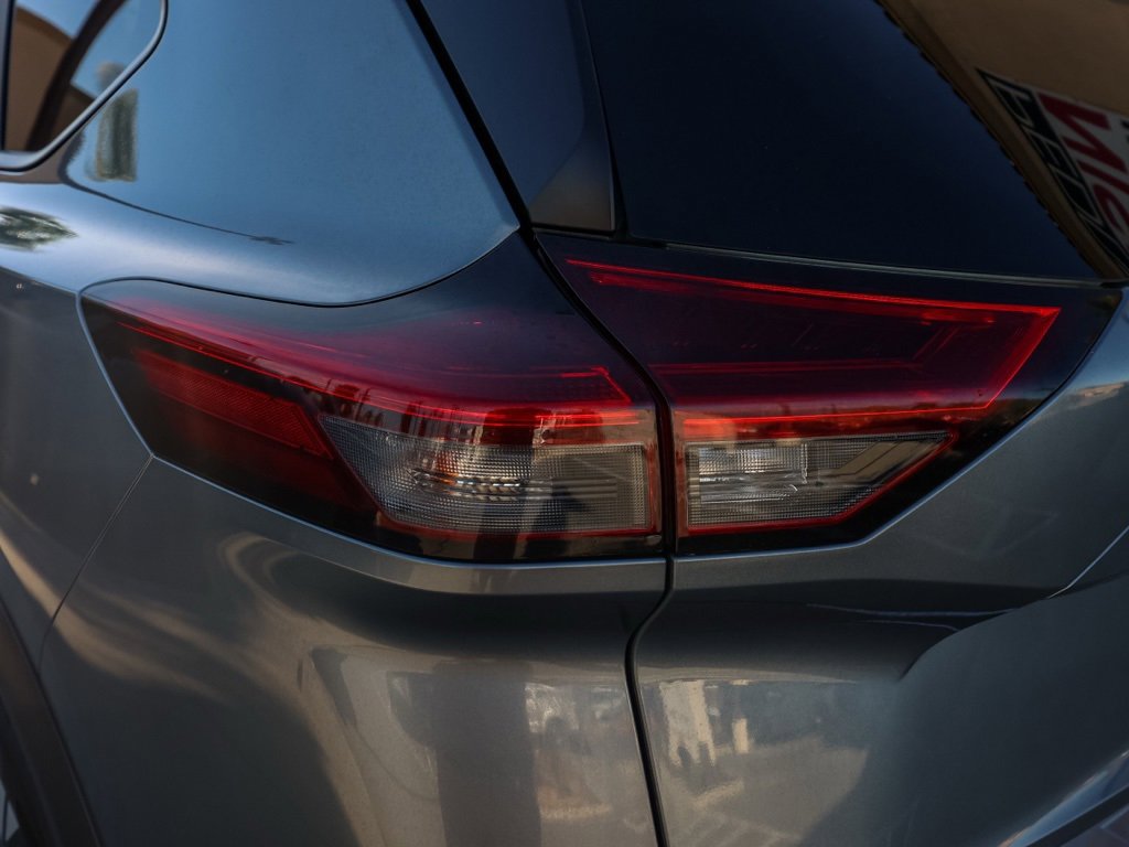 Used 2023 Nissan Rogue SV w/ SV Premium Package image 7