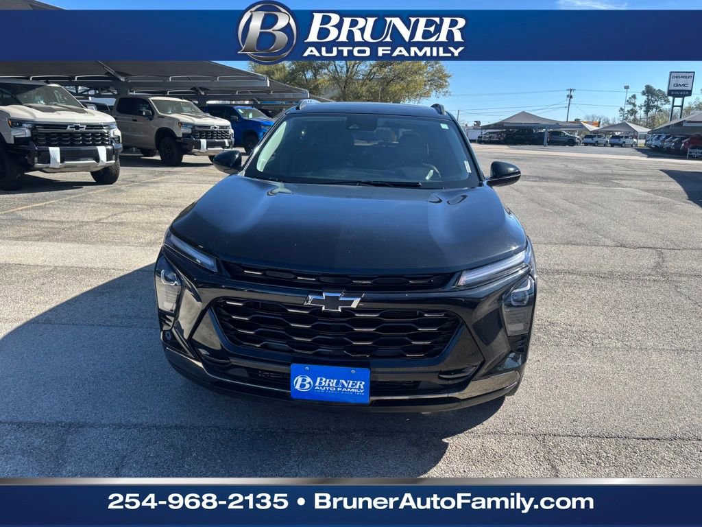 Used 2024 Chevrolet Trax ACTIV w/ Sunroof Package image 2