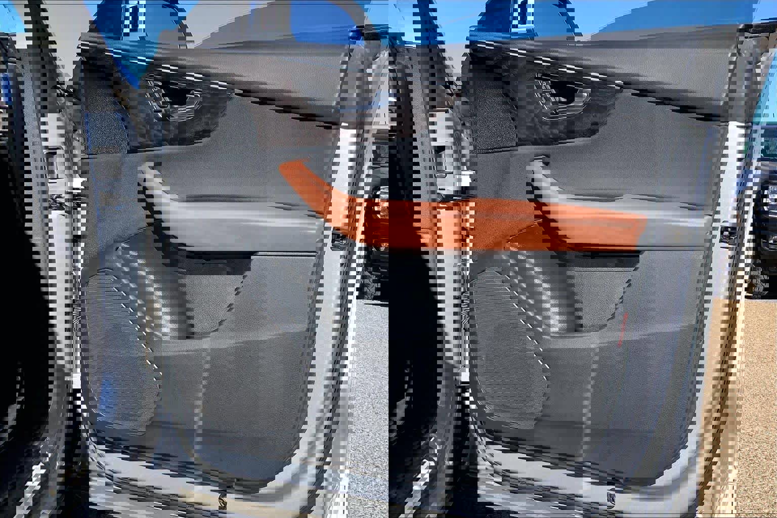 Used 2022 Audi Q8 Premium image 22