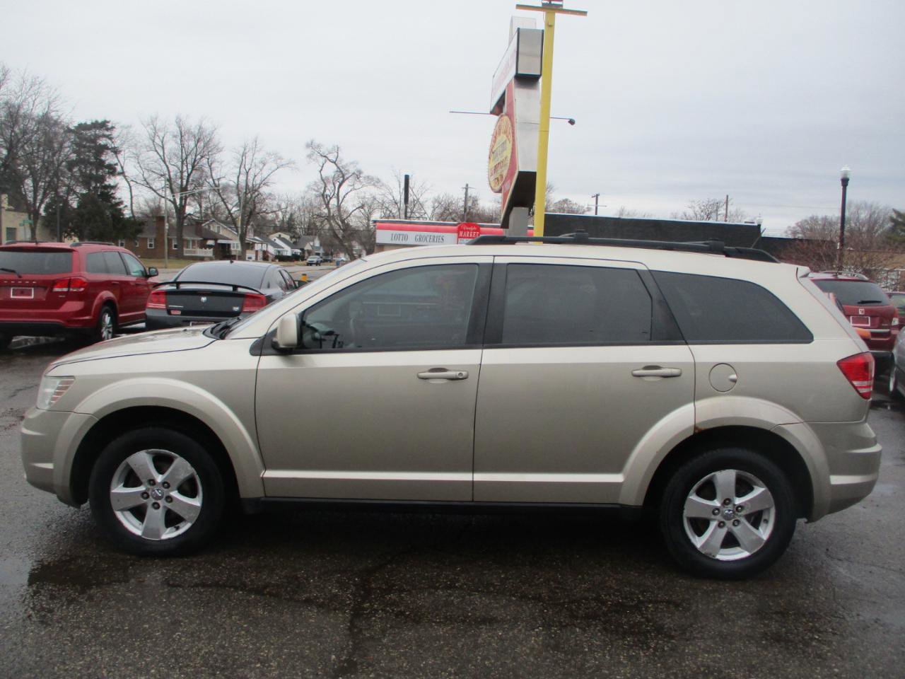 Used 2009 Dodge Journey SXT w/ Rear Seat Video Group I FWD image 4