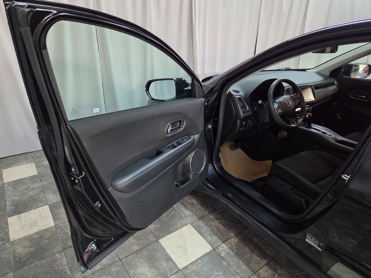 Used 2018 Honda HR-V EX image 9