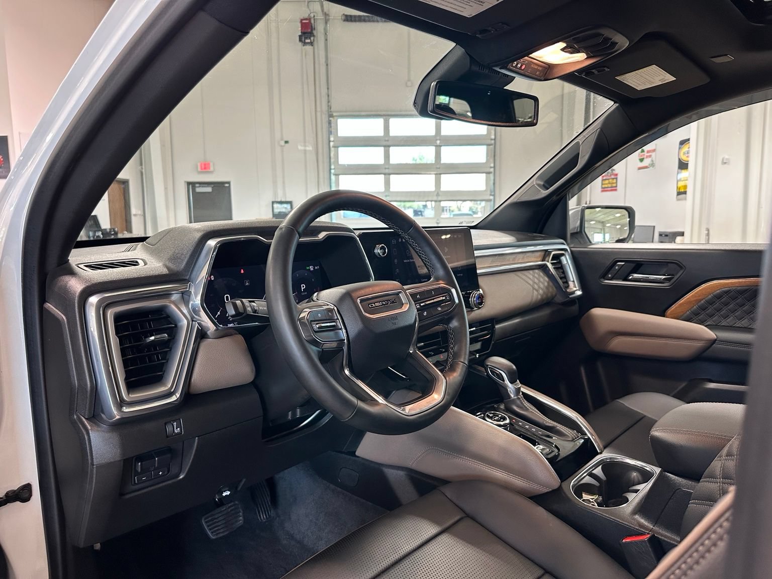 Used 2024 GMC Canyon Denali AWD/4WD image 15